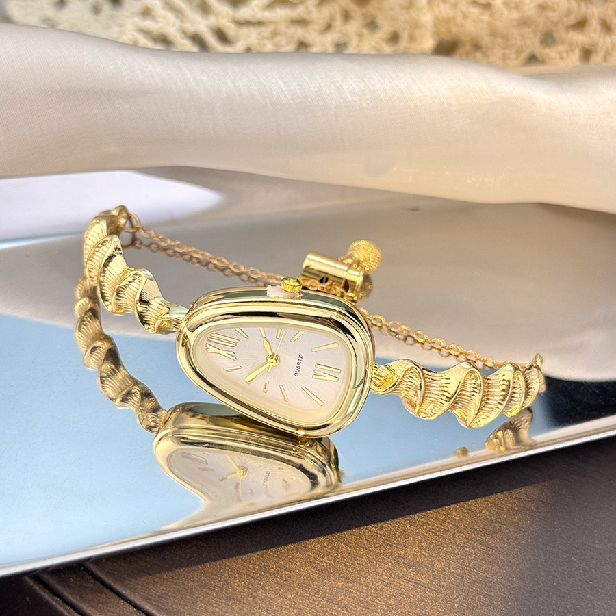 Elegant Snake-Shape Ladies Qua - Luxury Watch Collection recension och pris