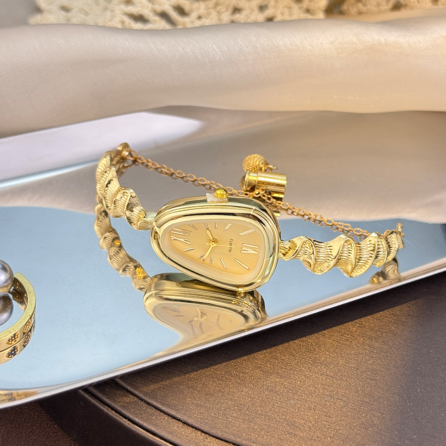 Elegant Snake-Shape Ladies Qua - Luxury Watch Collection recension och pris