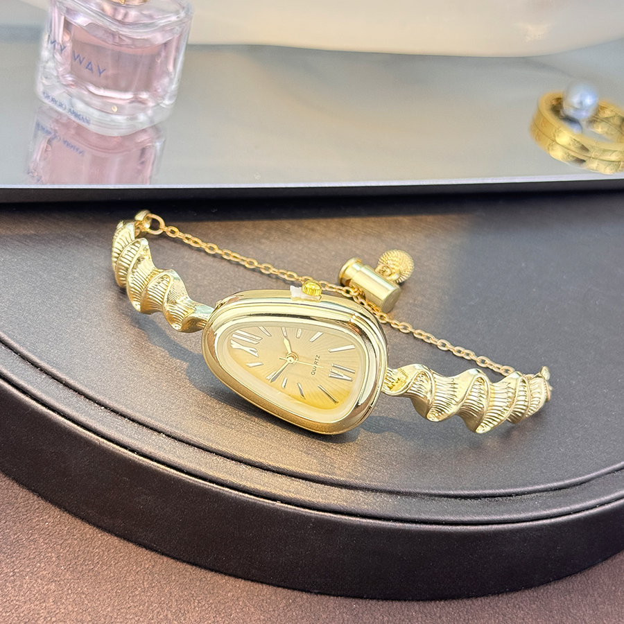 Elegant Snake-Shape Ladies Qua - Luxury Watch Collection recension och pris